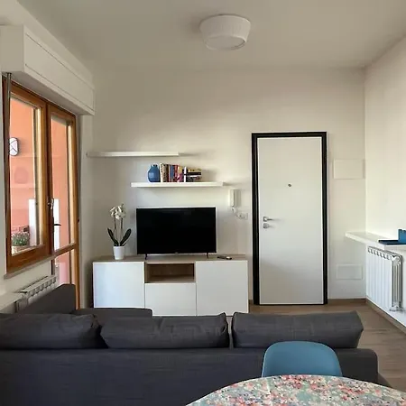 Al Mare Da Ombretta Apartment